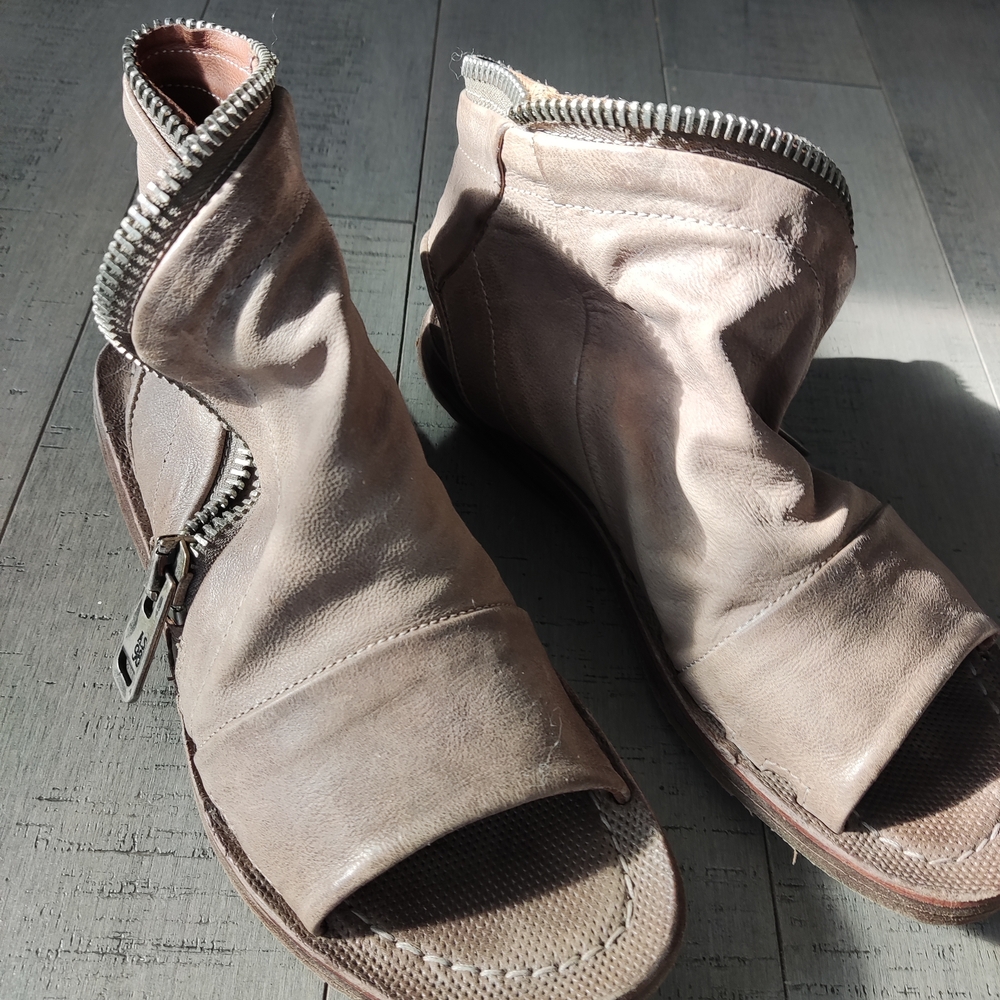 A.S.98 Cream Zipper Mules